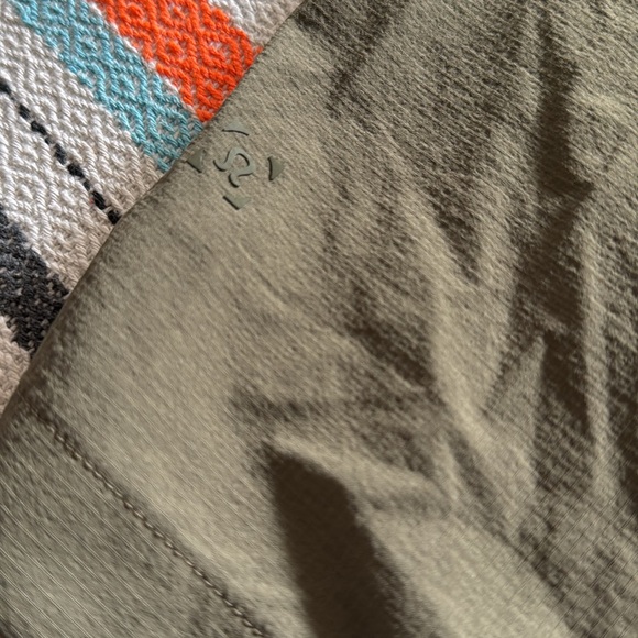 Lululemon men’s shorts size m green - Picture 4 of 10